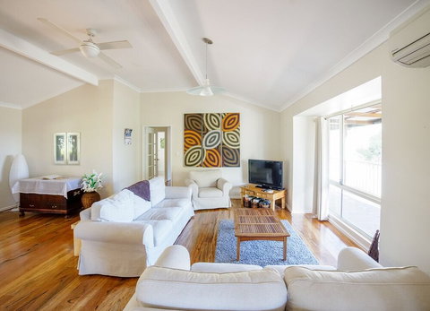 Tegwan's Nest - Accommodation Guide 2