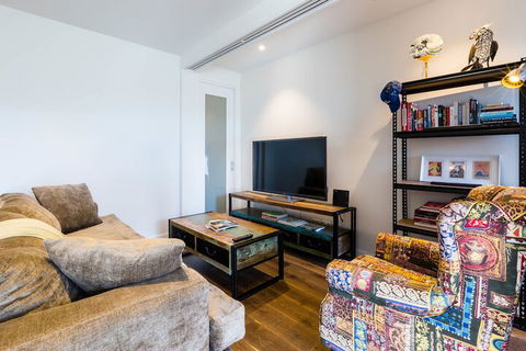 MAXINE, 1BDR Collingwood Apartment - Accommodation Asia 2