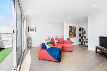 DINA, 2BDR Carlton Apartment - Accommodation Guide 0