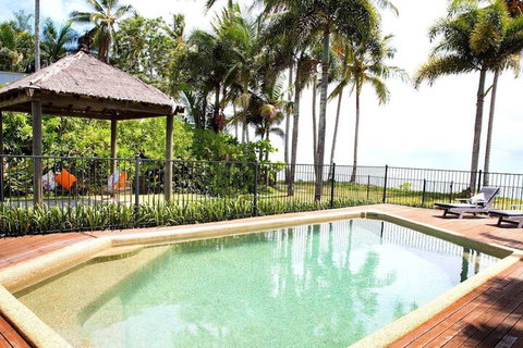 Absolute BeachFront Bliss @ Newell Beach - Accommodation Guide 4