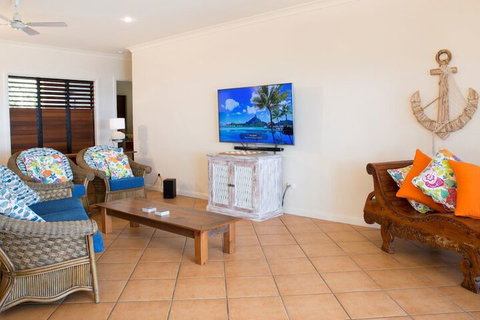 Absolute BeachFront Bliss @ Newell Beach - Accommodation Guide 5