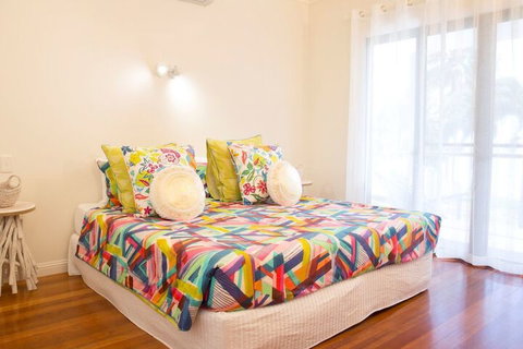 Absolute BeachFront Bliss @ Newell Beach - Accommodation Guide 7