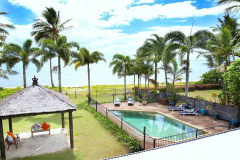 Absolute BeachFront Bliss @ Newell Beach - Accommodation Guide 3