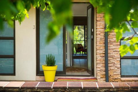 Lake Daylesford Lodge 3 - Accommodation Asia 6