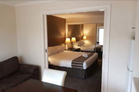 Lakeview Villa's - Accommodation Guide 6