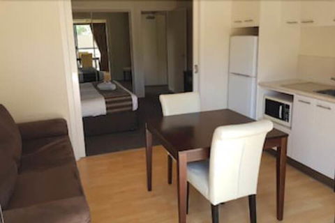 Lakeview Villa's - Accommodation Guide 5