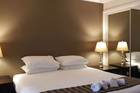 Lakeview Villa's - Accommodation Guide 4