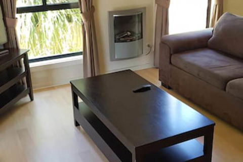 Lakeview Villa's - Accommodation Guide 7