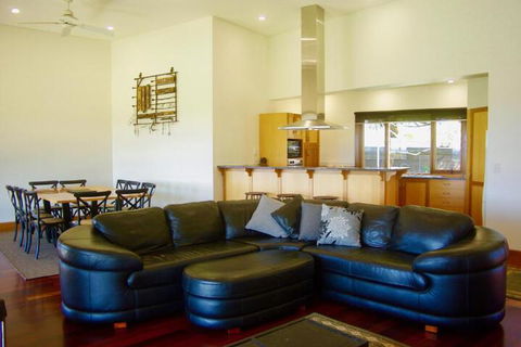 Scobie Lane Retreat - Accommodation Guide 5
