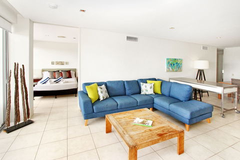 Blue On Blue Apartment 933 - Accommodation Guide 1