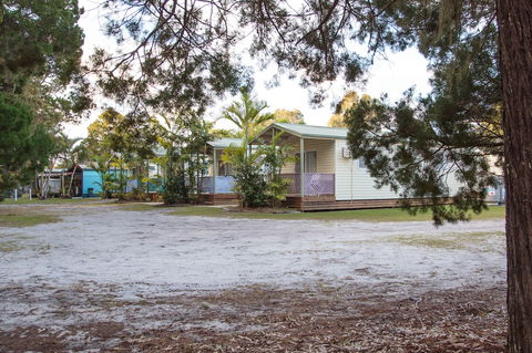 BIG4 Breeze Holiday Park â€“ Rainbow Beach - Accommodation Guide 4