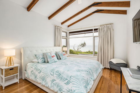 Beach Front Beauty - Accommodation Asia 3
