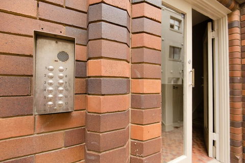 Ocean Front Building On Bondi Beach - Accommodation Guide 2