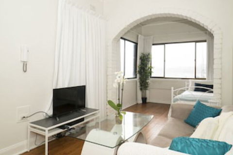 Ocean Front Building On Bondi Beach - Accommodation Guide 0