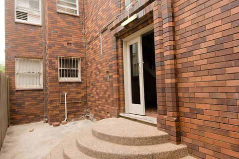 Ocean Front Building On Bondi Beach - Accommodation Guide 1