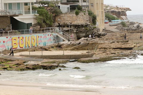 Ocean Front Building On Bondi Beach - Accommodation Guide 7