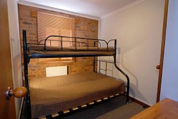 Lawlers 19 - Accommodation Guide 0