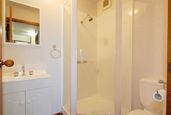 Lawlers 19 - Accommodation Guide 4