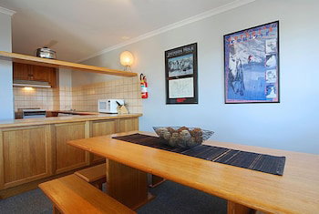 Lawlers 19 - Accommodation Guide 2