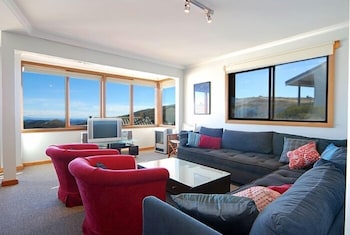 Lawlers 19 - Accommodation Guide 1