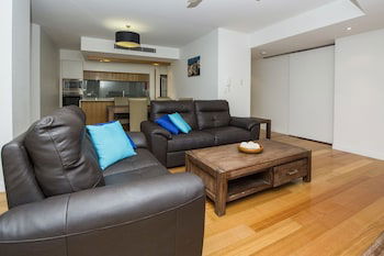 Maggies Beachfront Apt. 4 - Accommodation Guide 0