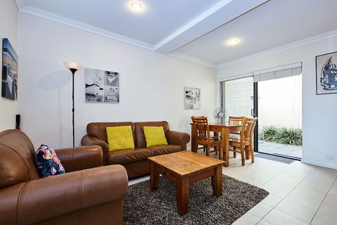 Fremantle Townhouse Unit 4 - Accommodation Asia 1