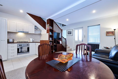 Fremantle Townhouse Unit 4 - Accommodation Asia 3