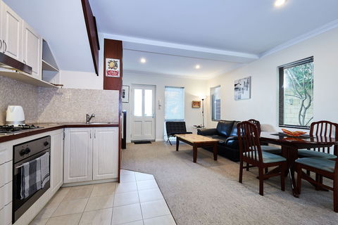 Fremantle Townhouse Unit 4 - Accommodation Asia 4