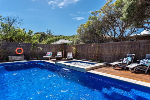 Front Beach House - Accommodation Guide 1