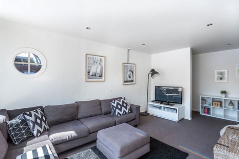 Front Beach House - Accommodation Guide 3