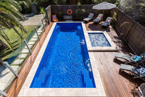 Front Beach House - Accommodation Guide 2
