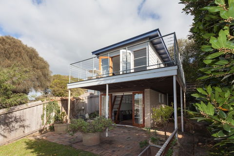 Sunseeker Cottage - Accommodation Guide 0