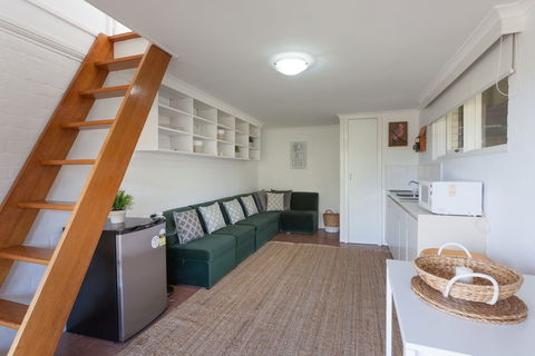 Sunseeker Cottage - Accommodation Guide 6