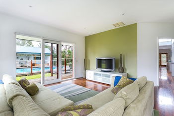 Pool Haven On Leah - Accommodation Asia 0