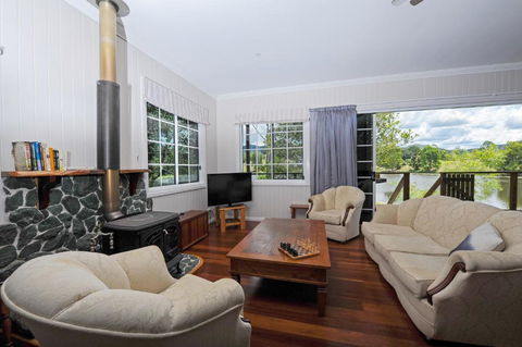 Samford Lakes - Accommodation Asia 4