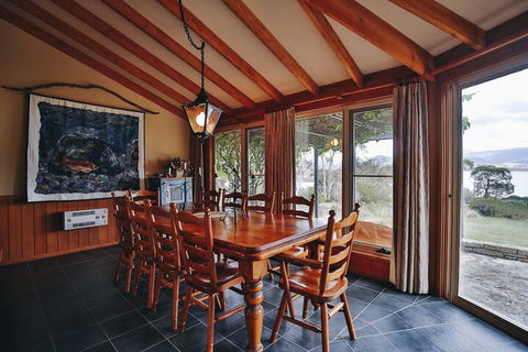 Edzell - Stunning Waterfront Home - Accommodation Asia 6