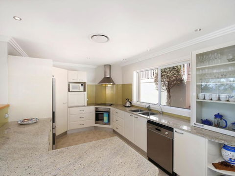 Ocean Breeze 41 Kurrawyba Avenue Terrigal - Accommodation Guide 5