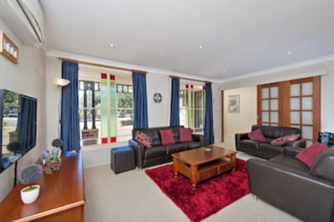 The Bay House 48 Government Road - Accommodation Guide 0