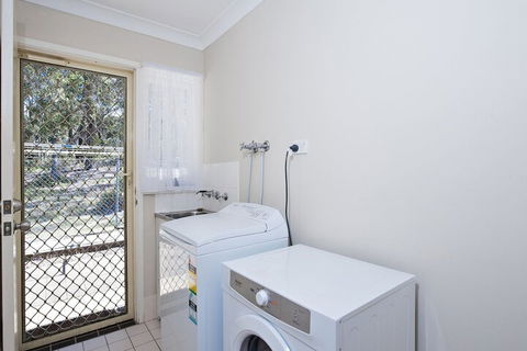 The Bay House 48 Government Road - Accommodation Guide 1
