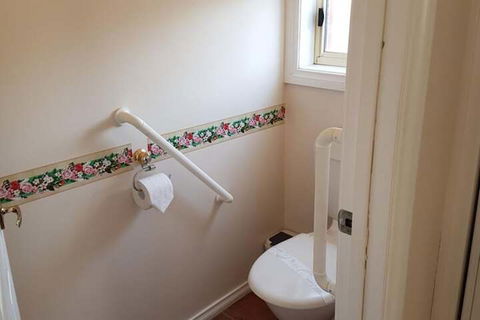 Cobram Cottage - Accommodation Guide 3