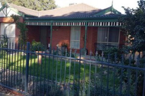 Cobram Cottage - Accommodation Guide 2