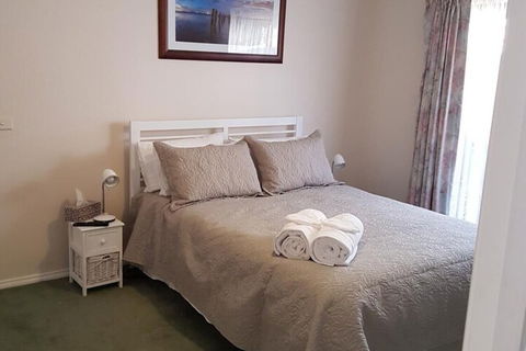 Cobram Cottage - Accommodation Guide 5