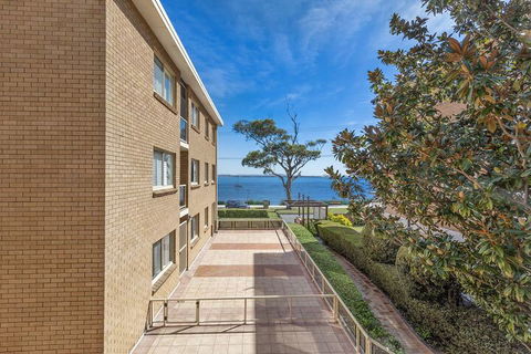 South Pacific Unit 6 Amazing Unit Opposite The Beach. - Accommodation Guide 2