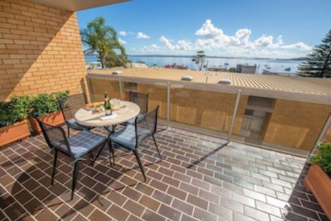 The Crest Unit 7 Shoal Bay - Accommodation Guide 0