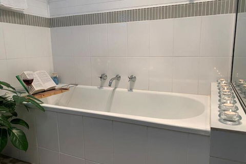 Short Stays Gippsland (Newborough) - Accommodation Asia 5