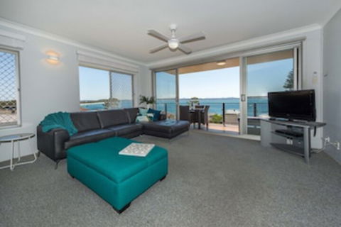 Sundeck Unit 7 - Shoal Bay - Accommodation Guide 0
