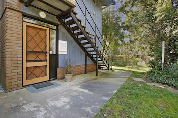 Cedar 6 - Fully Renovated Apartment - Accommodation Asia 0