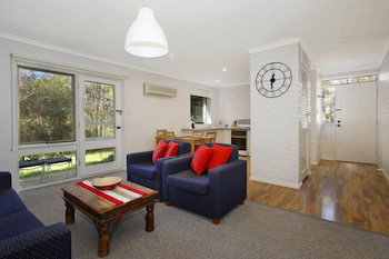 Cedar 6 - Fully Renovated Apartment - Accommodation Asia 3