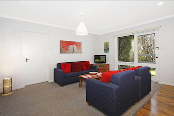 Cedar 6 - Fully Renovated Apartment - Accommodation Asia 5