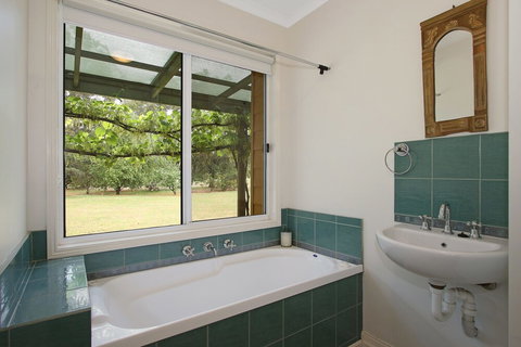 Feathertop Views - Accommodation Asia 4